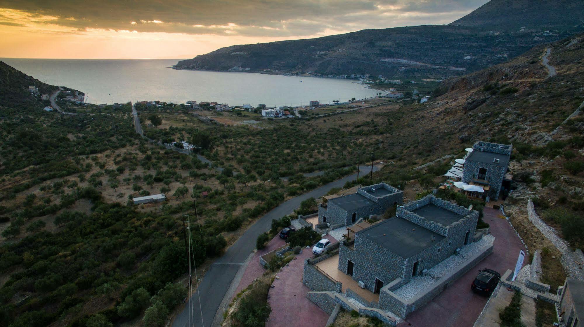 Onar Mani Suites Néon Oítilon Exterior foto