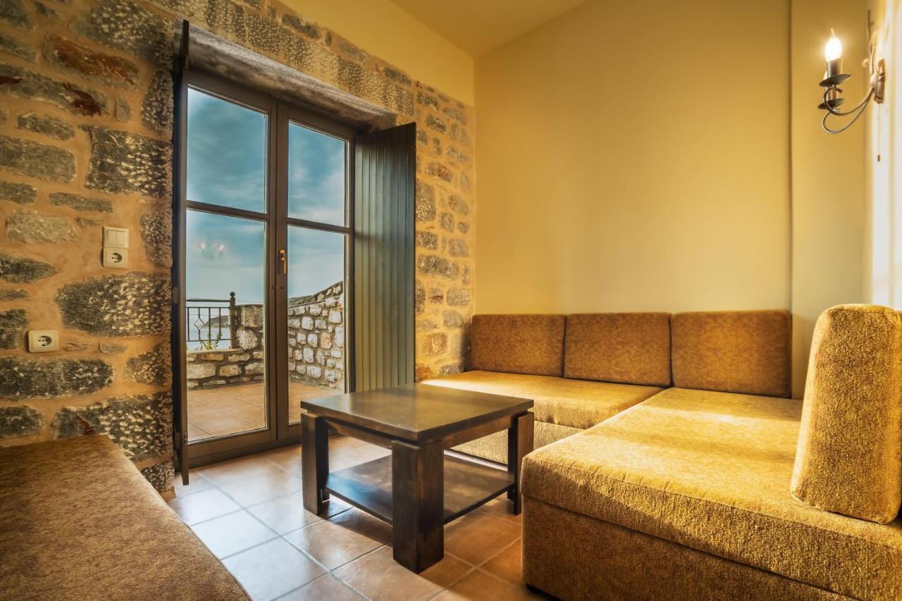 Onar Mani Suites Néon Oítilon Exterior foto